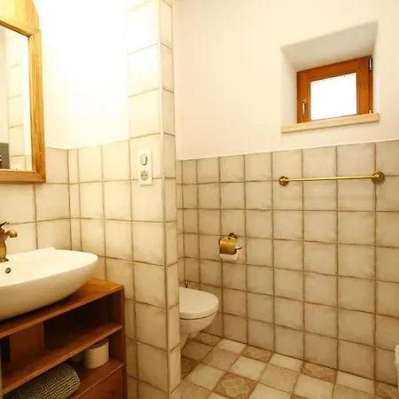 Cerveny Stylovy 3 Km Od Male Skaly * Koberovy