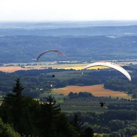 Cerveny Stylovy 3 Km Od Male Skaly Koberovy