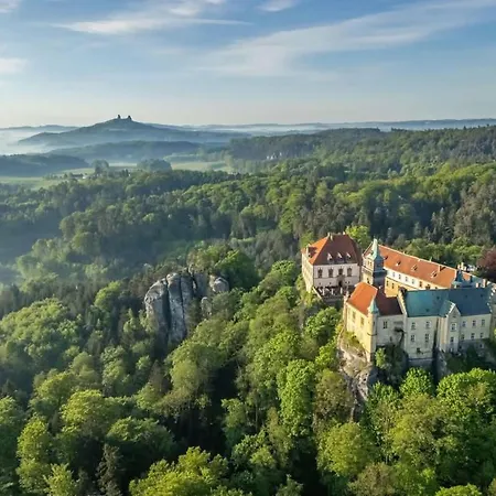 Cerveny Stylovy 3 Km Od Male Skaly