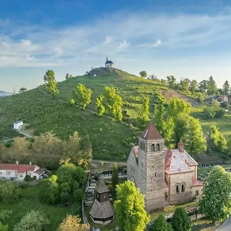 Cerveny Stylovy 3 Km Od Male Skaly