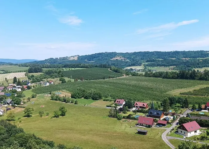 Cerveny Stylovy 3 Km Od Male Skaly Koberovy