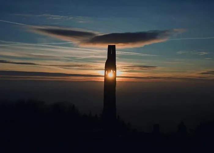 Cerveny Stylovy 3 Km Od Male Skaly Daire