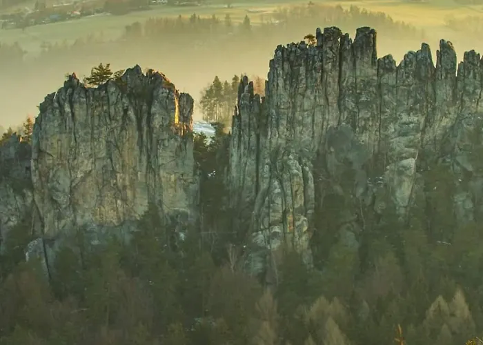 Cerveny Stylovy 3 Km Od Male Skaly Daire *