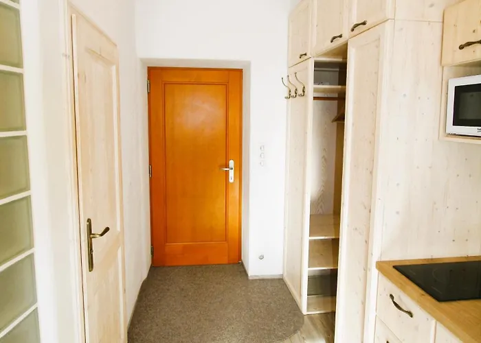 Cerveny Stylovy 3 Km Od Male Skaly Daire *