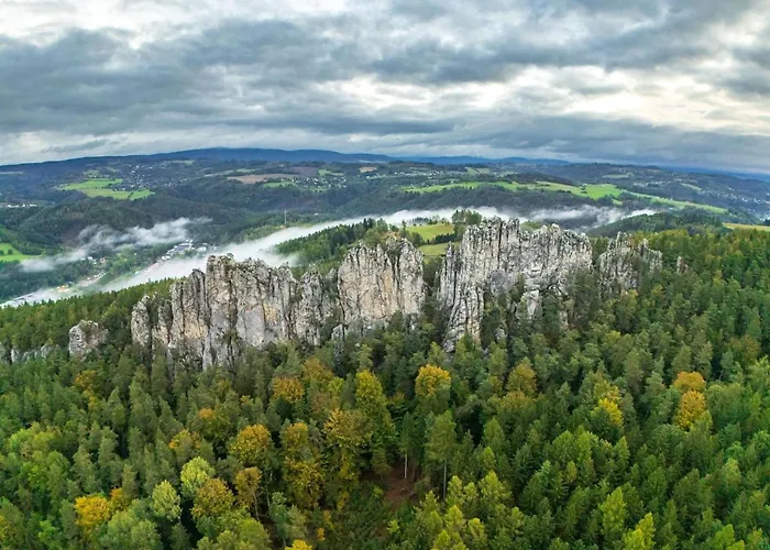 Cerveny Stylovy 3 Km Od Male Skaly Koberovy